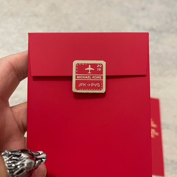 Brand New 6-Pack Michael Kors Gift Giving Envelopes For Love & Care In Gold/Red - Picture 8 of 8